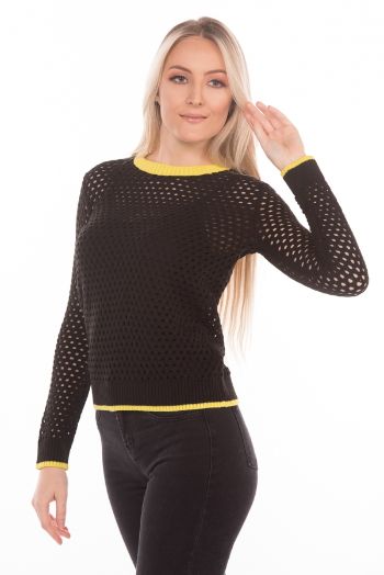 Blusa básica feminina tipo suéter em tricot ponto rede detalhes fio neon