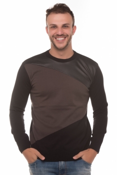 Blusão masculino tipo suéter em tricot intarsia geométrica gola redonda